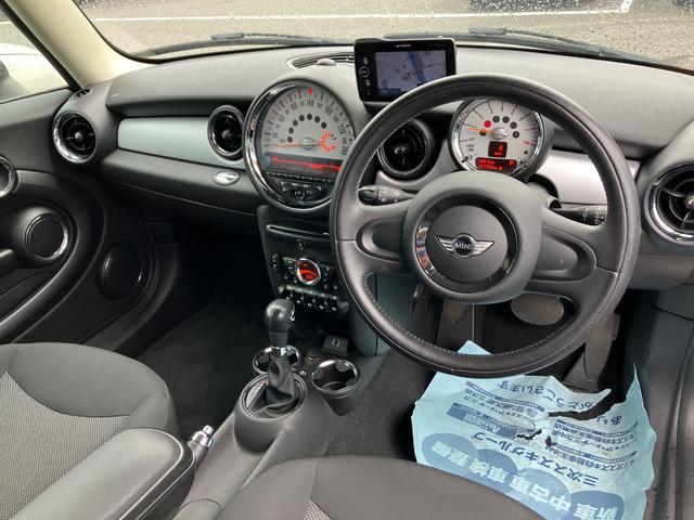 ＭＩＮＩ クーパー　ＥＴＣ　ナビ　アルミホイール　キーレスエントリー　ＡＴ　盗難防止システム　ＡＢＳ　ＣＤ　ミュージックプレイヤー接続可　エアコン　パワーステアリング　パワーウィンドウ（2枚目）
