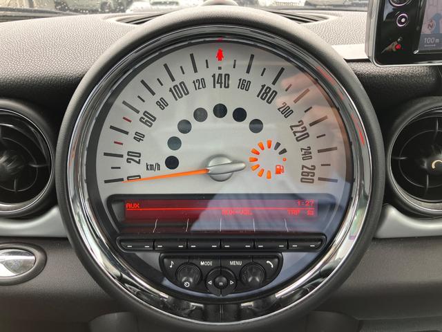 ＭＩＮＩ クーパー　ＥＴＣ　ナビ　アルミホイール　キーレスエントリー　ＡＴ　盗難防止システム　ＡＢＳ　ＣＤ　ミュージックプレイヤー接続可　エアコン　パワーステアリング　パワーウィンドウ（4枚目）