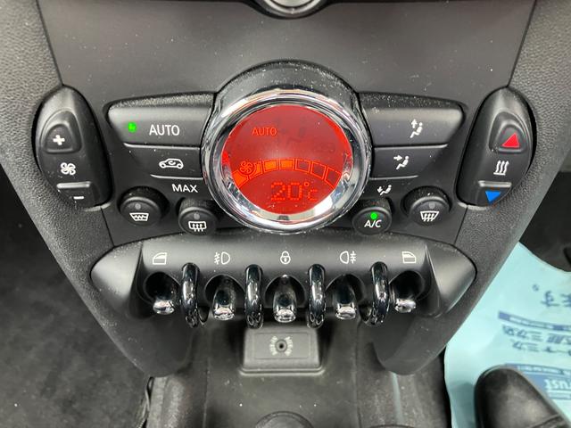 ＭＩＮＩ クーパー　ＥＴＣ　ナビ　アルミホイール　キーレスエントリー　ＡＴ　盗難防止システム　ＡＢＳ　ＣＤ　ミュージックプレイヤー接続可　エアコン　パワーステアリング　パワーウィンドウ（5枚目）