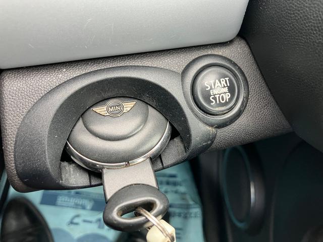 ＭＩＮＩ クーパー　ＥＴＣ　ナビ　アルミホイール　キーレスエントリー　ＡＴ　盗難防止システム　ＡＢＳ　ＣＤ　ミュージックプレイヤー接続可　エアコン　パワーステアリング　パワーウィンドウ（8枚目）