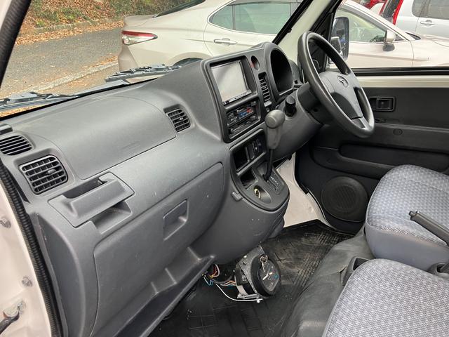 ハイゼットカーゴ スペシャルクリーン 4WD オートマ車 ドライブレコーダー ナビ バックカメラ エアコン パワステ パワーウインドウ 集中ドアロック タコグラフ フォグランプ(26枚目)