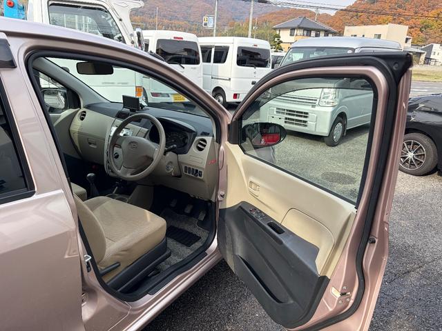 ミラ Ｘスペシャル　５速マニュアル車　走行１４０００ＫＭ　ポータブルナビ（26枚目）