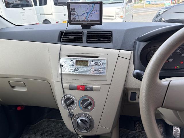 ミラ Ｘスペシャル　５速マニュアル車　走行１４０００ＫＭ　ポータブルナビ（29枚目）