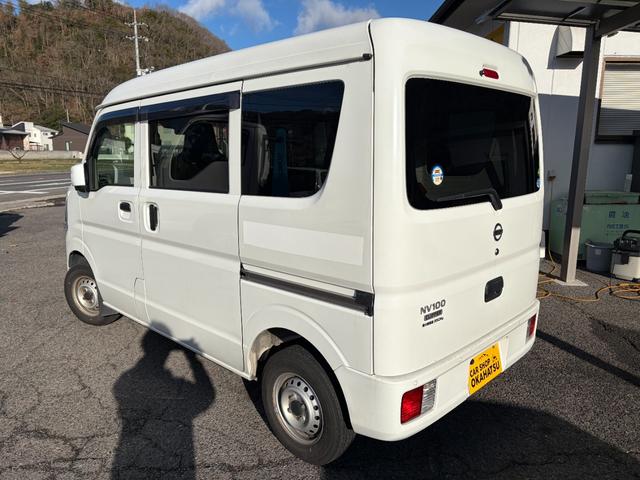 ＮＶ１００クリッパーバン ＤＸ　ＧＬセーフティパッケージ　４速オートマチック　衝突安全装置　オートライト　ドラレコ　ＥＴＣ　電動格納ミラー　前席パワーウィンドウ　バックカメラ　ディスプレーオーディオ（4枚目）