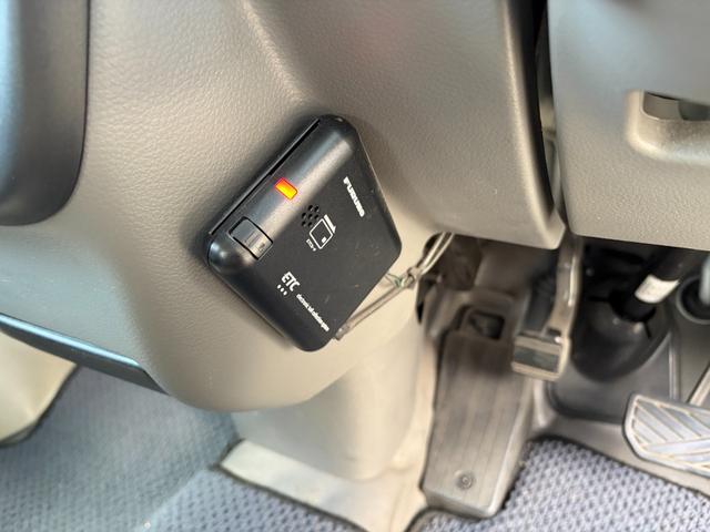 ＮＶ１００クリッパーバン ＤＸ　ＧＬセーフティパッケージ　４速オートマチック　衝突安全装置　オートライト　ドラレコ　ＥＴＣ　電動格納ミラー　前席パワーウィンドウ　バックカメラ　ディスプレーオーディオ（16枚目）