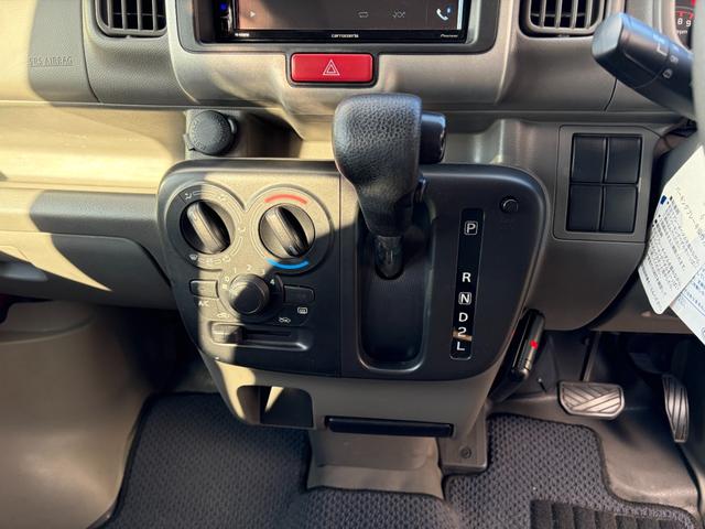 ＮＶ１００クリッパーバン ＤＸ　ＧＬセーフティパッケージ　４速オートマチック　衝突安全装置　オートライト　ドラレコ　ＥＴＣ　電動格納ミラー　前席パワーウィンドウ　バックカメラ　ディスプレーオーディオ（20枚目）