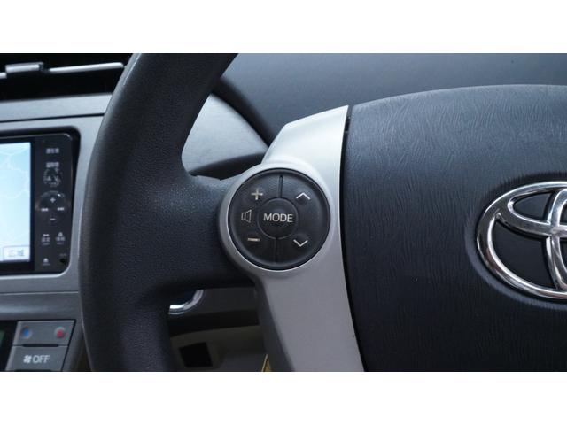 プリウス Ｓ　社外ナビ　フルセグＴＶ　ＣＤ／ＤＶＤ再生　Ｂｌｕｅｔｏｏｔｈ接続　バックカメラ　スマートキー　プッシュスタート　ステアリングスイッチ　チルトステアリング　シートリフター　カーテンエアバック（9枚目）