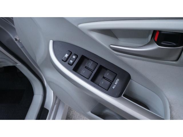 プリウス Ｓ　社外ナビ　フルセグＴＶ　ＣＤ／ＤＶＤ再生　Ｂｌｕｅｔｏｏｔｈ接続　バックカメラ　スマートキー　プッシュスタート　ステアリングスイッチ　チルトステアリング　シートリフター　カーテンエアバック（12枚目）