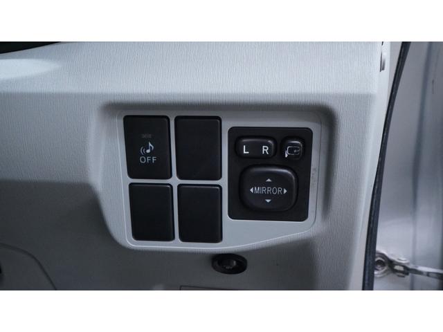 プリウス Ｓ　社外ナビ　フルセグＴＶ　ＣＤ／ＤＶＤ再生　Ｂｌｕｅｔｏｏｔｈ接続　バックカメラ　スマートキー　プッシュスタート　ステアリングスイッチ　チルトステアリング　シートリフター　カーテンエアバック（18枚目）