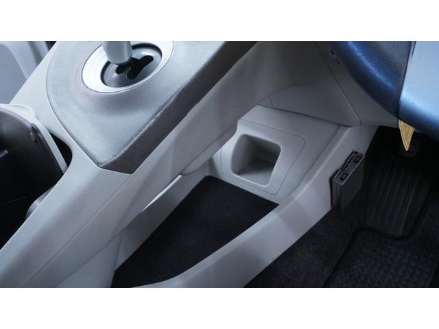 プリウス Ｓ　社外ナビ　フルセグＴＶ　ＣＤ／ＤＶＤ再生　Ｂｌｕｅｔｏｏｔｈ接続　バックカメラ　スマートキー　プッシュスタート　ステアリングスイッチ　チルトステアリング　シートリフター　カーテンエアバック（28枚目）