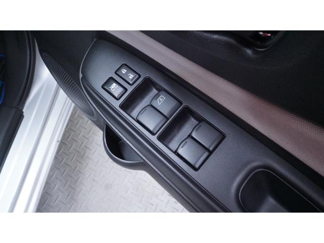 ノート ｅ－パワー　Ｘ　禁煙車　純正ナビ　フルセグＴＶ　アラウンドビューモニター　インテリジェントキー　プッシュスタート　エマージェンシーブレーキ　踏み間違い防止アシスト　ＬＥＤヘッドライト　ＡＵＴＯライト　シートリフター（11枚目）