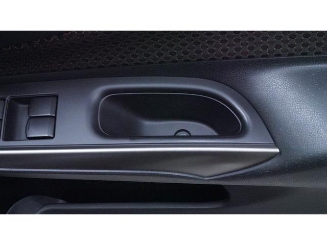 ノート メダリスト　エマージェンシーブレーキパッケージ　禁煙車　純正ナビ　フルセグＴＶ　Ｂｌｕｅｔｏｏｔｈ　全方位モニター　スマートキー　車線逸脱警報　ＡＵＴＯライト　ＡＵＴＯエアコン　グレード専用内装　ハーフレザーシート　衝突被害軽減ブレーキ（11枚目）
