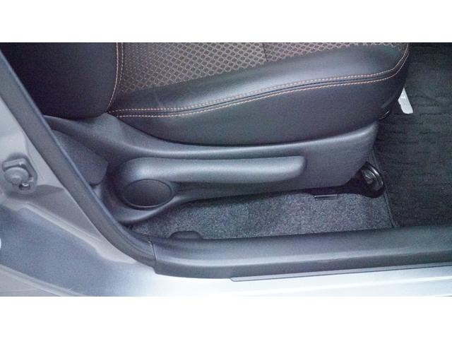 ノート メダリスト　エマージェンシーブレーキパッケージ　禁煙車　純正ナビ　フルセグＴＶ　Ｂｌｕｅｔｏｏｔｈ　全方位モニター　スマートキー　車線逸脱警報　ＡＵＴＯライト　ＡＵＴＯエアコン　グレード専用内装　ハーフレザーシート　衝突被害軽減ブレーキ（17枚目）