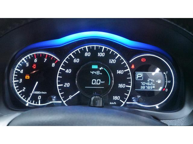 ノート メダリスト　エマージェンシーブレーキパッケージ　禁煙車　純正ナビ　フルセグＴＶ　Ｂｌｕｅｔｏｏｔｈ　全方位モニター　スマートキー　車線逸脱警報　ＡＵＴＯライト　ＡＵＴＯエアコン　グレード専用内装　ハーフレザーシート　衝突被害軽減ブレーキ（18枚目）