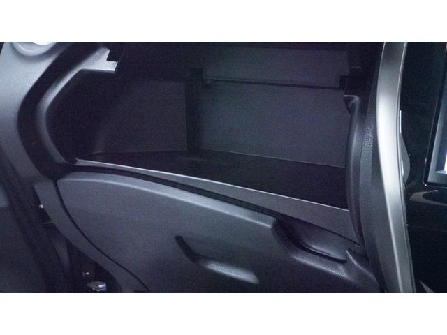 ノート メダリスト　エマージェンシーブレーキパッケージ　禁煙車　純正ナビ　フルセグＴＶ　Ｂｌｕｅｔｏｏｔｈ　全方位モニター　スマートキー　車線逸脱警報　ＡＵＴＯライト　ＡＵＴＯエアコン　グレード専用内装　ハーフレザーシート　衝突被害軽減ブレーキ（26枚目）