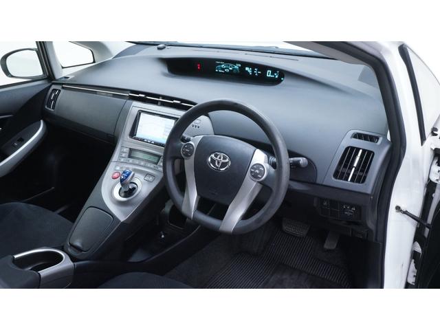 プリウス Ｓマイコーデ　社外ナビ　フルセグＴＶ　ＣＤ／ＤＶＤ　Ｂｌｕｅｔｏｏｔｈ　バックカメラ　スマートキー　プッシュスタート　社外１８インチアルミホイール　電動格納ドアミラーウィンカー　ＡＵＴＯエアコン　ＡＵＴＯライト（15枚目）
