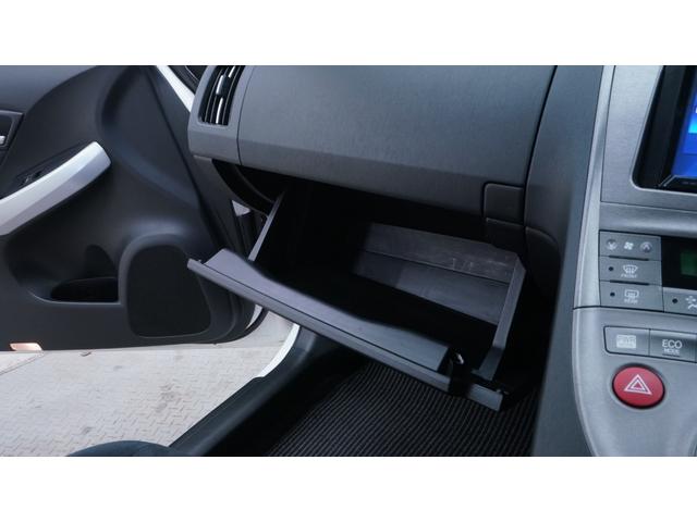 プリウス Ｓマイコーデ　社外ナビ　フルセグＴＶ　ＣＤ／ＤＶＤ　Ｂｌｕｅｔｏｏｔｈ　バックカメラ　スマートキー　プッシュスタート　社外１８インチアルミホイール　電動格納ドアミラーウィンカー　ＡＵＴＯエアコン　ＡＵＴＯライト（33枚目）