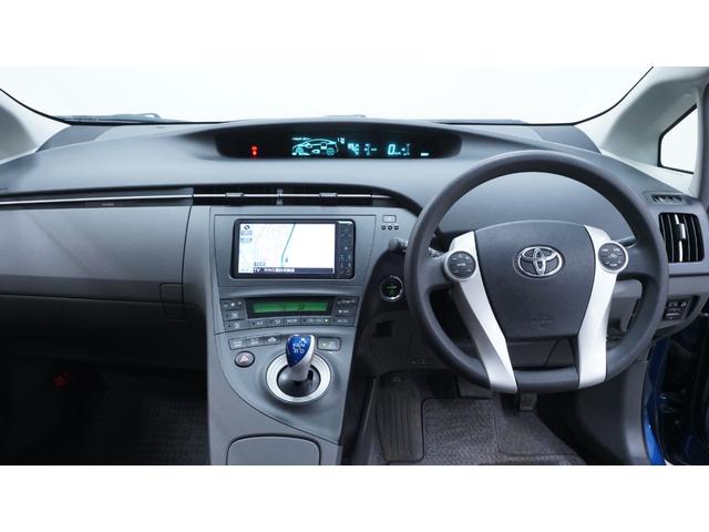 プリウス Ｓ　純正ナビ　フルセグＴＶ　ＤＶＤ再生　Ｂｌｕｅｔｏｏｔｈ接続　バックカメラ　スマートキー　プッシュスタート　ステアリングスイッチ　ＨＩＤヘッドライト　ＡＵＴＯライト　ＡＵＴＯエアコン　ビルトインＥＴＣ（3枚目）