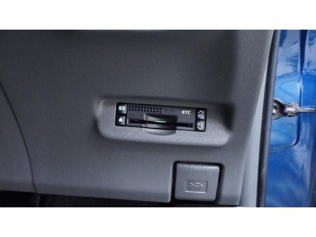 プリウス Ｓ　純正ナビ　フルセグＴＶ　ＤＶＤ再生　Ｂｌｕｅｔｏｏｔｈ接続　バックカメラ　スマートキー　プッシュスタート　ステアリングスイッチ　ＨＩＤヘッドライト　ＡＵＴＯライト　ＡＵＴＯエアコン　ビルトインＥＴＣ（8枚目）