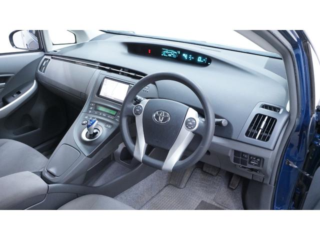 プリウス Ｓ　純正ナビ　フルセグＴＶ　ＤＶＤ再生　Ｂｌｕｅｔｏｏｔｈ接続　バックカメラ　スマートキー　プッシュスタート　ステアリングスイッチ　ＨＩＤヘッドライト　ＡＵＴＯライト　ＡＵＴＯエアコン　ビルトインＥＴＣ（14枚目）