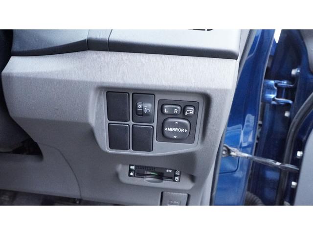 プリウス Ｓ　純正ナビ　フルセグＴＶ　ＤＶＤ再生　Ｂｌｕｅｔｏｏｔｈ接続　バックカメラ　スマートキー　プッシュスタート　ステアリングスイッチ　ＨＩＤヘッドライト　ＡＵＴＯライト　ＡＵＴＯエアコン　ビルトインＥＴＣ（17枚目）