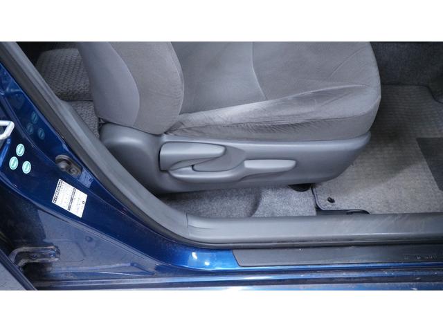 プリウス Ｓ　純正ナビ　フルセグＴＶ　ＤＶＤ再生　Ｂｌｕｅｔｏｏｔｈ接続　バックカメラ　スマートキー　プッシュスタート　ステアリングスイッチ　ＨＩＤヘッドライト　ＡＵＴＯライト　ＡＵＴＯエアコン　ビルトインＥＴＣ（18枚目）