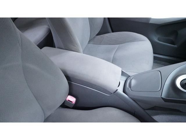 プリウス Ｓ　純正ナビ　フルセグＴＶ　ＤＶＤ再生　Ｂｌｕｅｔｏｏｔｈ接続　バックカメラ　スマートキー　プッシュスタート　ステアリングスイッチ　ＨＩＤヘッドライト　ＡＵＴＯライト　ＡＵＴＯエアコン　ビルトインＥＴＣ（19枚目）