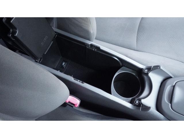 プリウス Ｓ　純正ナビ　フルセグＴＶ　ＤＶＤ再生　Ｂｌｕｅｔｏｏｔｈ接続　バックカメラ　スマートキー　プッシュスタート　ステアリングスイッチ　ＨＩＤヘッドライト　ＡＵＴＯライト　ＡＵＴＯエアコン　ビルトインＥＴＣ（21枚目）