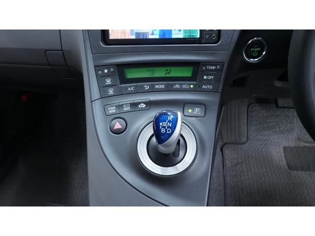 プリウス Ｓ　純正ナビ　フルセグＴＶ　ＤＶＤ再生　Ｂｌｕｅｔｏｏｔｈ接続　バックカメラ　スマートキー　プッシュスタート　ステアリングスイッチ　ＨＩＤヘッドライト　ＡＵＴＯライト　ＡＵＴＯエアコン　ビルトインＥＴＣ（25枚目）