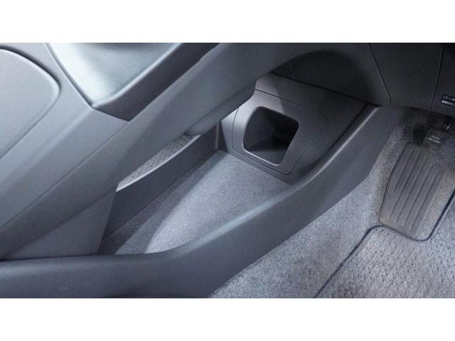 プリウス Ｓ　純正ナビ　フルセグＴＶ　ＤＶＤ再生　Ｂｌｕｅｔｏｏｔｈ接続　バックカメラ　スマートキー　プッシュスタート　ステアリングスイッチ　ＨＩＤヘッドライト　ＡＵＴＯライト　ＡＵＴＯエアコン　ビルトインＥＴＣ（28枚目）