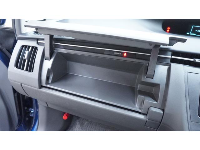 プリウス Ｓ　純正ナビ　フルセグＴＶ　ＤＶＤ再生　Ｂｌｕｅｔｏｏｔｈ接続　バックカメラ　スマートキー　プッシュスタート　ステアリングスイッチ　ＨＩＤヘッドライト　ＡＵＴＯライト　ＡＵＴＯエアコン　ビルトインＥＴＣ（32枚目）