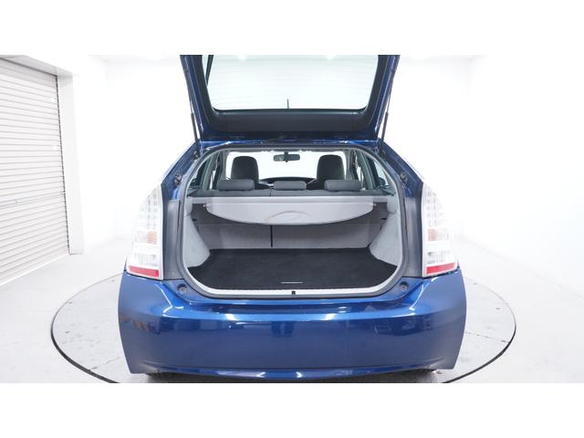 プリウス Ｓ　純正ナビ　フルセグＴＶ　ＤＶＤ再生　Ｂｌｕｅｔｏｏｔｈ接続　バックカメラ　スマートキー　プッシュスタート　ステアリングスイッチ　ＨＩＤヘッドライト　ＡＵＴＯライト　ＡＵＴＯエアコン　ビルトインＥＴＣ（69枚目）