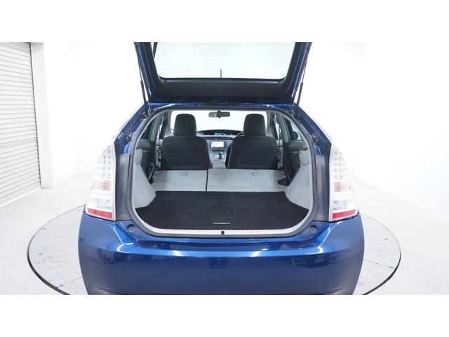 プリウス Ｓ　純正ナビ　フルセグＴＶ　ＤＶＤ再生　Ｂｌｕｅｔｏｏｔｈ接続　バックカメラ　スマートキー　プッシュスタート　ステアリングスイッチ　ＨＩＤヘッドライト　ＡＵＴＯライト　ＡＵＴＯエアコン　ビルトインＥＴＣ（71枚目）