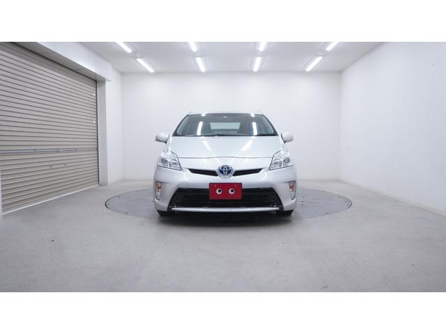 プリウス L 禁煙車 ディーラーOPナビ 地デジTV  バックカメラ スマートキー プッシュスタート ステアリングスイッチ AUTOエアコン AUTOライト ヘッドライトレベライザー 電動格納ドアミラーウィンカー(2枚目)