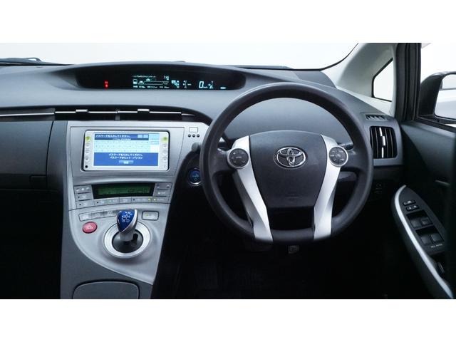 プリウス L 禁煙車 ディーラーOPナビ 地デジTV  バックカメラ スマートキー プッシュスタート ステアリングスイッチ AUTOエアコン AUTOライト ヘッドライトレベライザー 電動格納ドアミラーウィンカー(3枚目)
