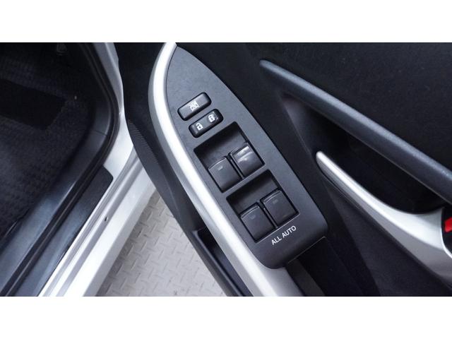 プリウス L 禁煙車 ディーラーOPナビ 地デジTV  バックカメラ スマートキー プッシュスタート ステアリングスイッチ AUTOエアコン AUTOライト ヘッドライトレベライザー 電動格納ドアミラーウィンカー(10枚目)