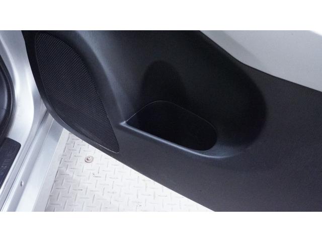 プリウス L 禁煙車 ディーラーOPナビ 地デジTV  バックカメラ スマートキー プッシュスタート ステアリングスイッチ AUTOエアコン AUTOライト ヘッドライトレベライザー 電動格納ドアミラーウィンカー(11枚目)