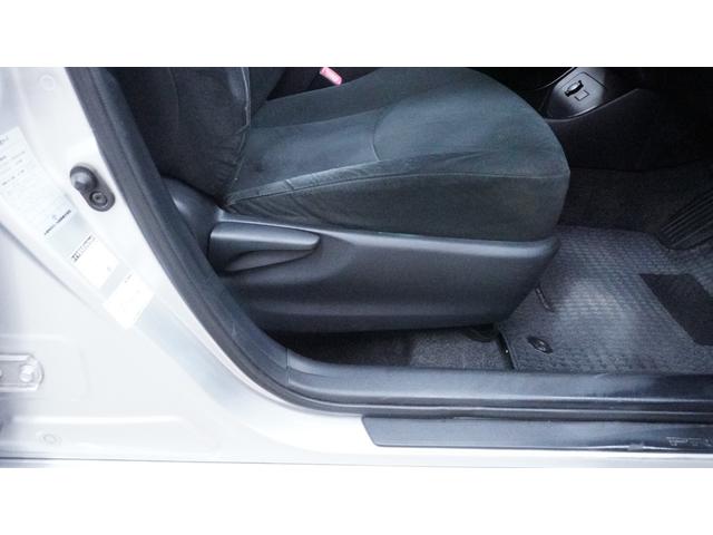 プリウス L 禁煙車 ディーラーOPナビ 地デジTV  バックカメラ スマートキー プッシュスタート ステアリングスイッチ AUTOエアコン AUTOライト ヘッドライトレベライザー 電動格納ドアミラーウィンカー(16枚目)