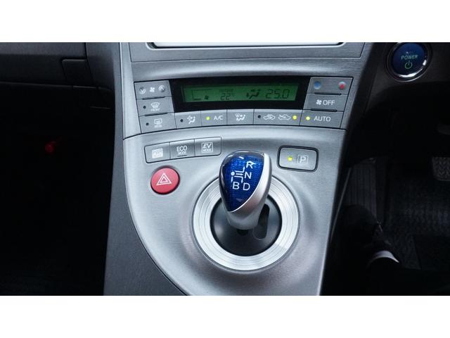 プリウス L 禁煙車 ディーラーOPナビ 地デジTV  バックカメラ スマートキー プッシュスタート ステアリングスイッチ AUTOエアコン AUTOライト ヘッドライトレベライザー 電動格納ドアミラーウィンカー(20枚目)