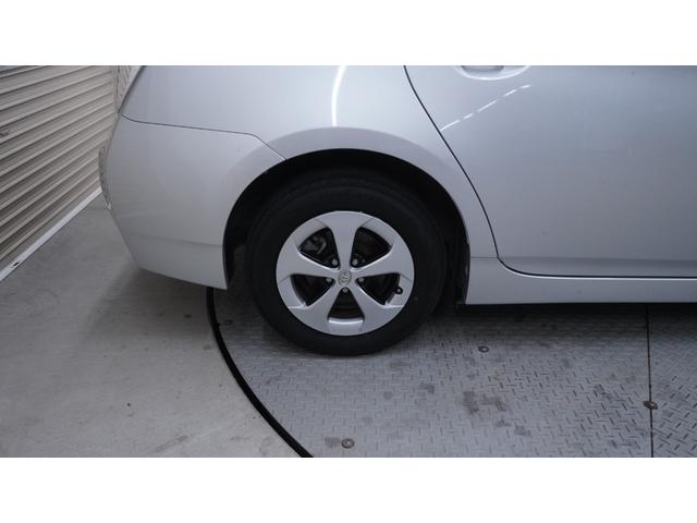 プリウス L 禁煙車 ディーラーOPナビ 地デジTV  バックカメラ スマートキー プッシュスタート ステアリングスイッチ AUTOエアコン AUTOライト ヘッドライトレベライザー 電動格納ドアミラーウィンカー(45枚目)