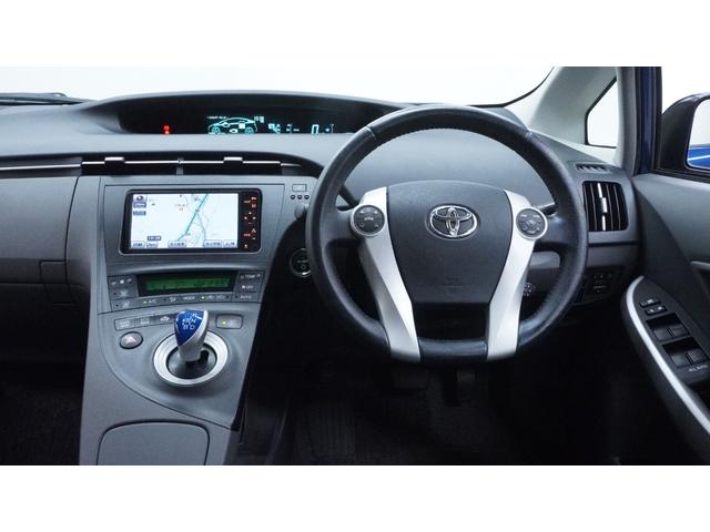 プリウス G 禁煙車 純正ナビ 地デジTV Bluetooth CD/DVD バックカメラ スマートキー プッシュスタート カーテンエアバック&サイドエアバック 革巻きハンドル ステアリングスイッチ フォグライト(3枚目)