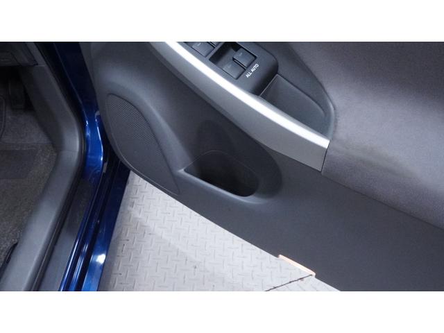 プリウス G 禁煙車 純正ナビ 地デジTV Bluetooth CD/DVD バックカメラ スマートキー プッシュスタート カーテンエアバック&サイドエアバック 革巻きハンドル ステアリングスイッチ フォグライト(12枚目)