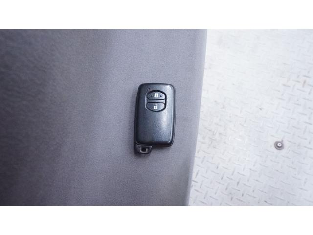 プリウス G 禁煙車 純正ナビ 地デジTV Bluetooth CD/DVD バックカメラ スマートキー プッシュスタート カーテンエアバック&サイドエアバック 革巻きハンドル ステアリングスイッチ フォグライト(13枚目)