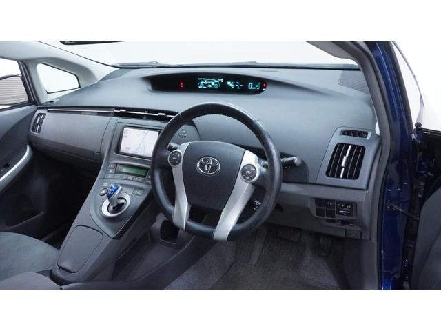 プリウス G 禁煙車 純正ナビ 地デジTV Bluetooth CD/DVD バックカメラ スマートキー プッシュスタート カーテンエアバック&サイドエアバック 革巻きハンドル ステアリングスイッチ フォグライト(14枚目)