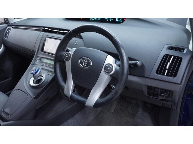 プリウス G 禁煙車 純正ナビ 地デジTV Bluetooth CD/DVD バックカメラ スマートキー プッシュスタート カーテンエアバック&サイドエアバック 革巻きハンドル ステアリングスイッチ フォグライト(15枚目)