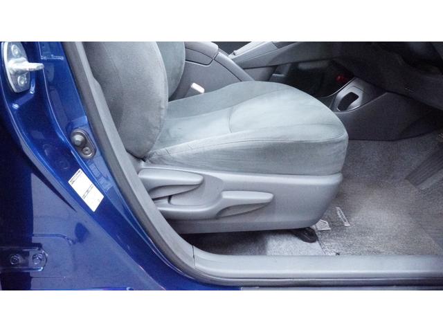プリウス G 禁煙車 純正ナビ 地デジTV Bluetooth CD/DVD バックカメラ スマートキー プッシュスタート カーテンエアバック&サイドエアバック 革巻きハンドル ステアリングスイッチ フォグライト(17枚目)