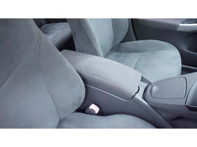 プリウス G 禁煙車 純正ナビ 地デジTV Bluetooth CD/DVD バックカメラ スマートキー プッシュスタート カーテンエアバック&サイドエアバック 革巻きハンドル ステアリングスイッチ フォグライト(18枚目)