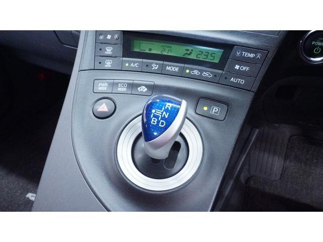 プリウス G 禁煙車 純正ナビ 地デジTV Bluetooth CD/DVD バックカメラ スマートキー プッシュスタート カーテンエアバック&サイドエアバック 革巻きハンドル ステアリングスイッチ フォグライト(23枚目)