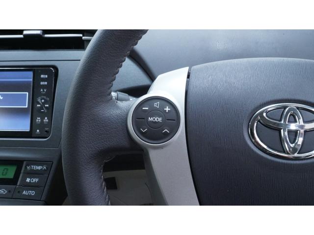 プリウス S LEDエディション 禁煙車 純正ナビ フルセグTV CD/DVD再生 バックカメラ ビルトインETC スマートキー プッシュスタート クルーズコントロール LEDヘッドライト ヘッドライトウォッシャー 革巻きハンドル(9枚目)