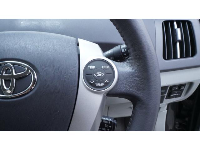 プリウス S LEDエディション 禁煙車 純正ナビ フルセグTV CD/DVD再生 バックカメラ ビルトインETC スマートキー プッシュスタート クルーズコントロール LEDヘッドライト ヘッドライトウォッシャー 革巻きハンドル(10枚目)